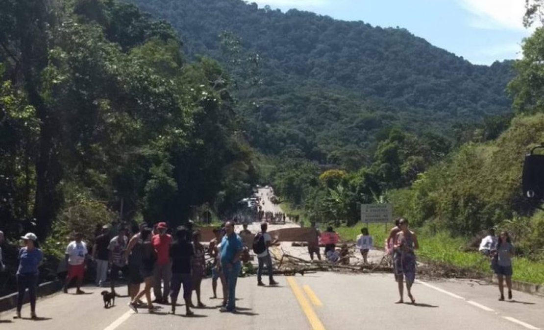 rodovia-rio-santos-protesto-dos-indios-em-ubatuba