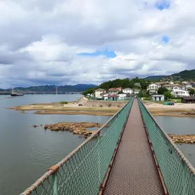 passarela metálica sobre o Rio Bracuí